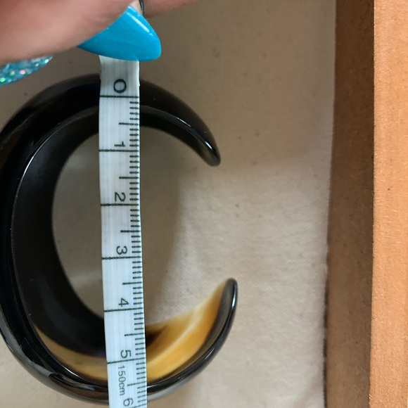 Natural Buffalo Horn cuff - Picture 3 of 8
